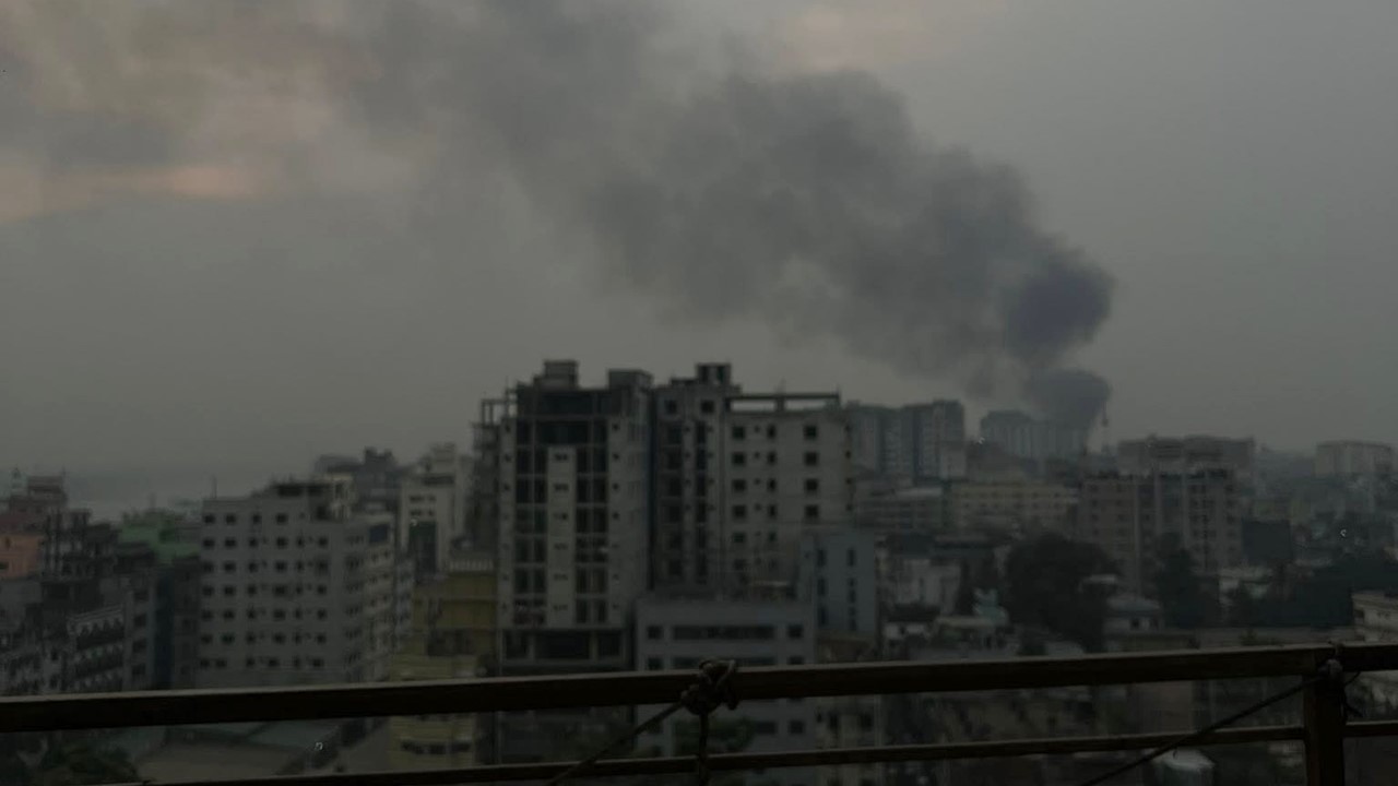 মোহাম্মদপুরের পর এবার চকবাজারে আগুন